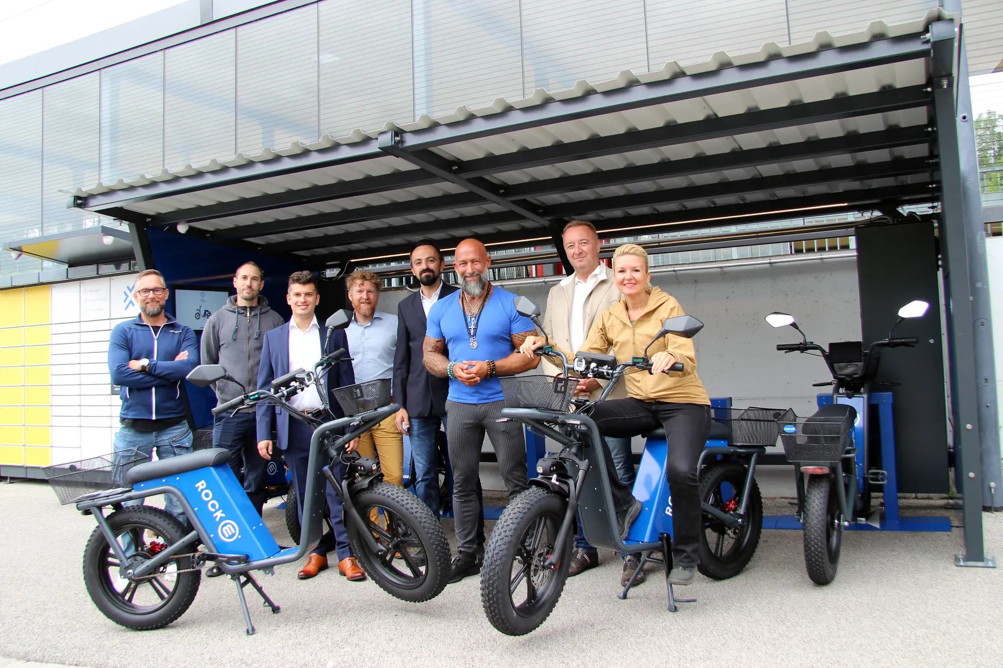 Eröffnung der Mobilitätsstation flex e-base beim Bahnhof Klagenfurt West mit Verkehrsstadträtin Sandra Wassermann und den Projektpartnern