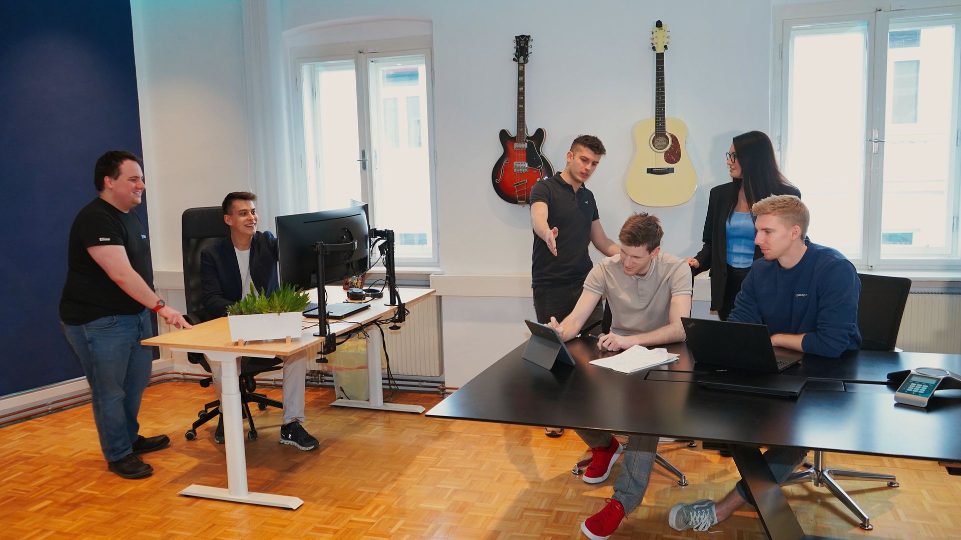 Das Team von IT Kaufmann bei der Arbeit im Büro in Krems