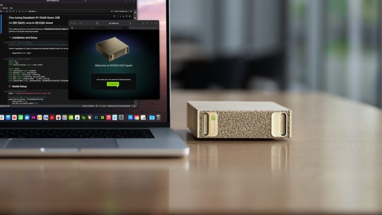NVIDIA DGX Spark neben einem Laptop auf dem Schreibtisch